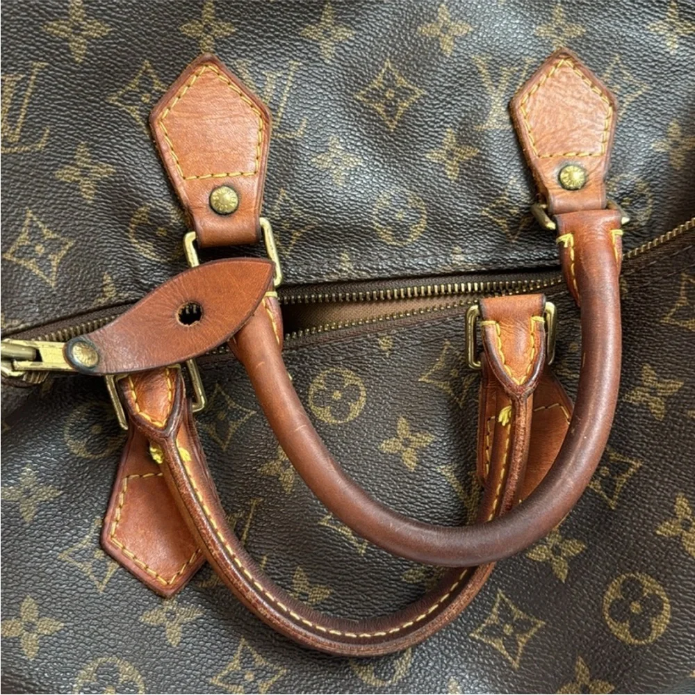 Louis Vuitton Handbag in Brown Speedy 30 Monogram - Picture 9 of 10